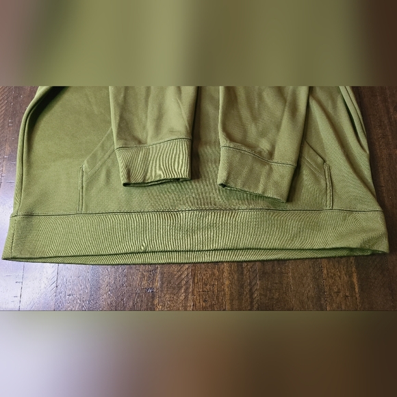 Marmot women's medium green pullover hoodie. * missing hoodie string, pictured* - Picture 11 of 12